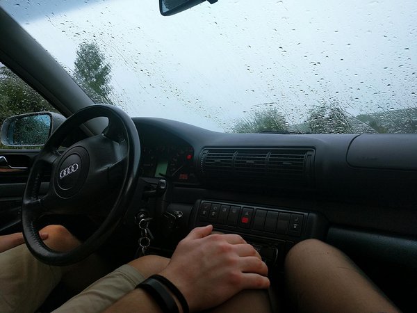 Voitures familiales hybrides vs électriques : quel est le meilleur choix ?